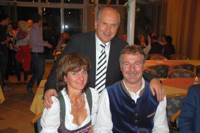 Ples EL za Martinovo združuje mlado in staro