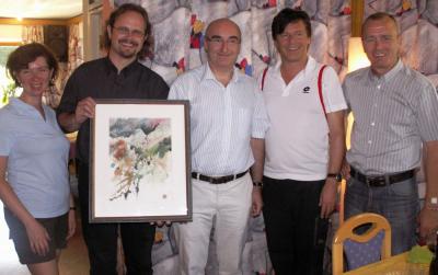 EL-Vorsitzender Vladimir Smrtnik dankt dem slowenischem Generalkonsul Matjaž Longar