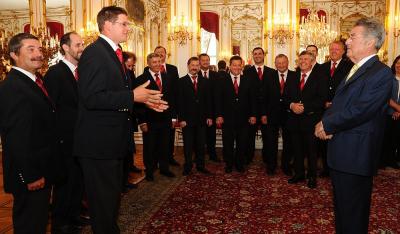 Männerchor „Vinko Poljanec“ zu Gast bei BP Fischer und Parlamentspräsidentin Prammer